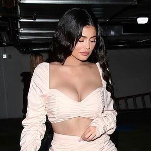 AS SEEN ON KYLIE JENNER Missguided Top